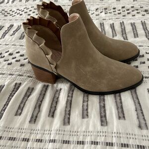 Women's Tan Ankle Boots size 9 in EXCELLENT condition
